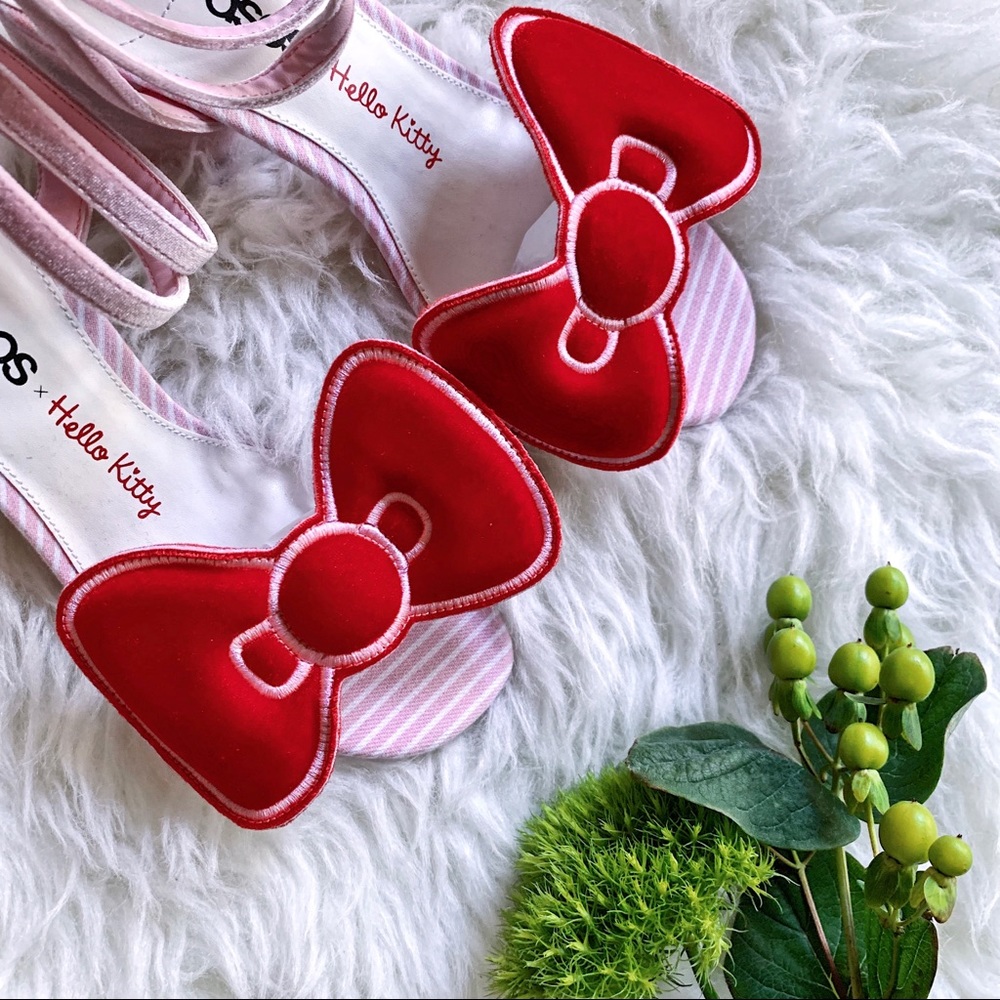 NWT 🌸ASOS Hello Kitty Sandals (Size 7)